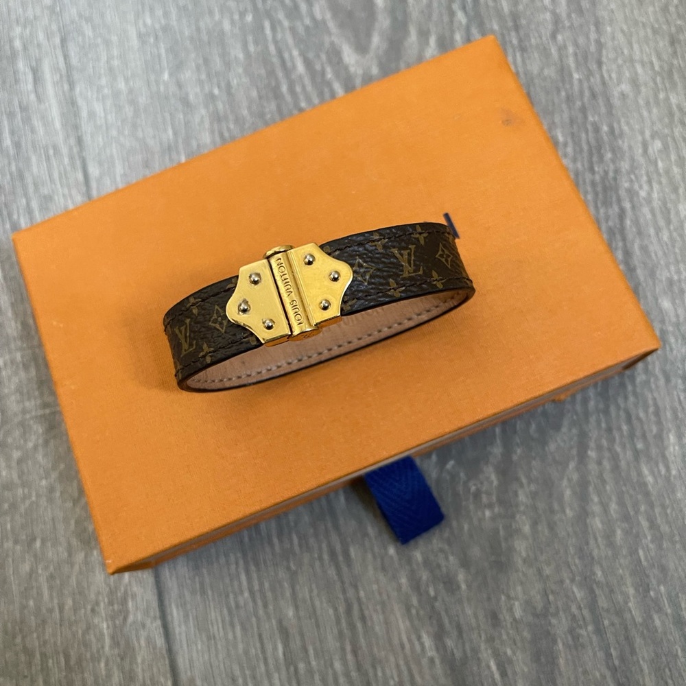 Louis Vuitton braclet